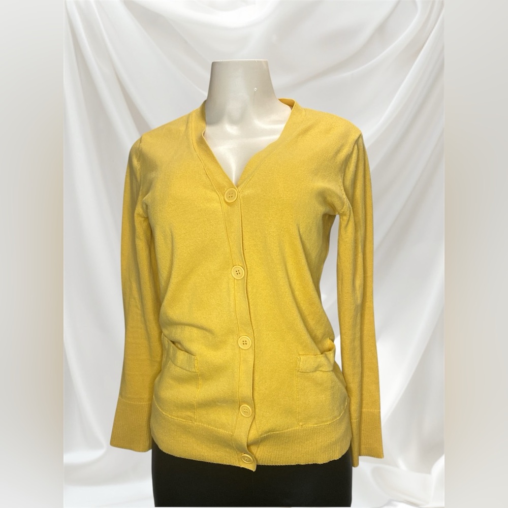 Yellow Women's Sweater ⭐️